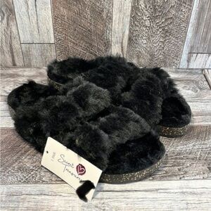 Secret Treasures Women’s Black Fuzzy Sandals size 6